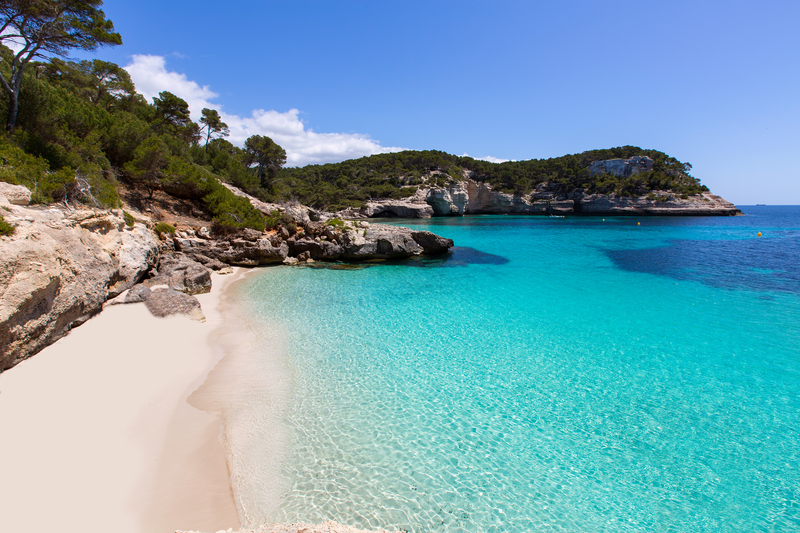 Stranden Cala Mitjaneta på Menorca