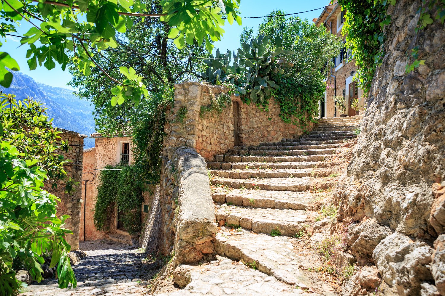 Fornalutx landsby beliggende nord på Mallorca