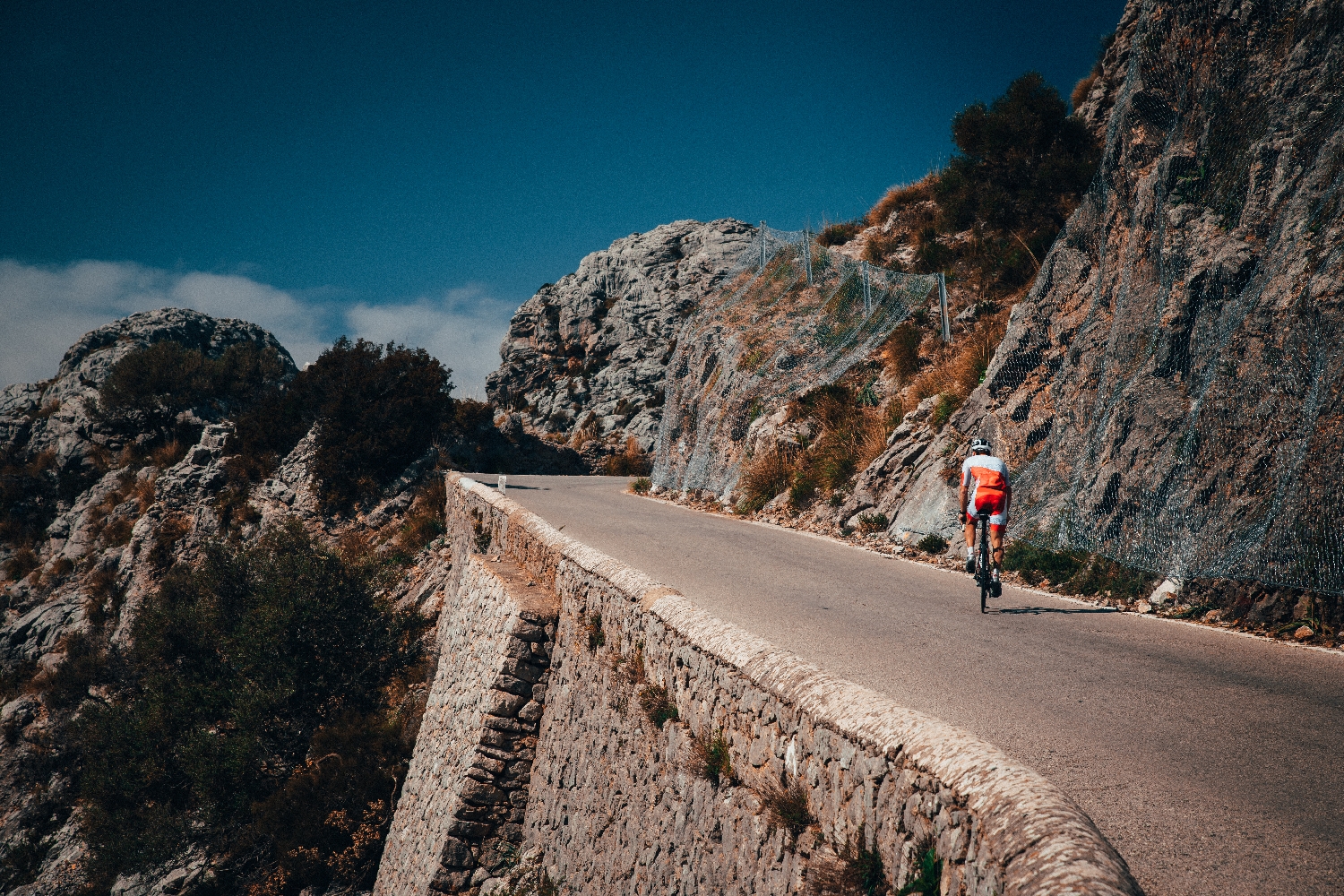 Syklist på Mallorca sykler Sa Calobra